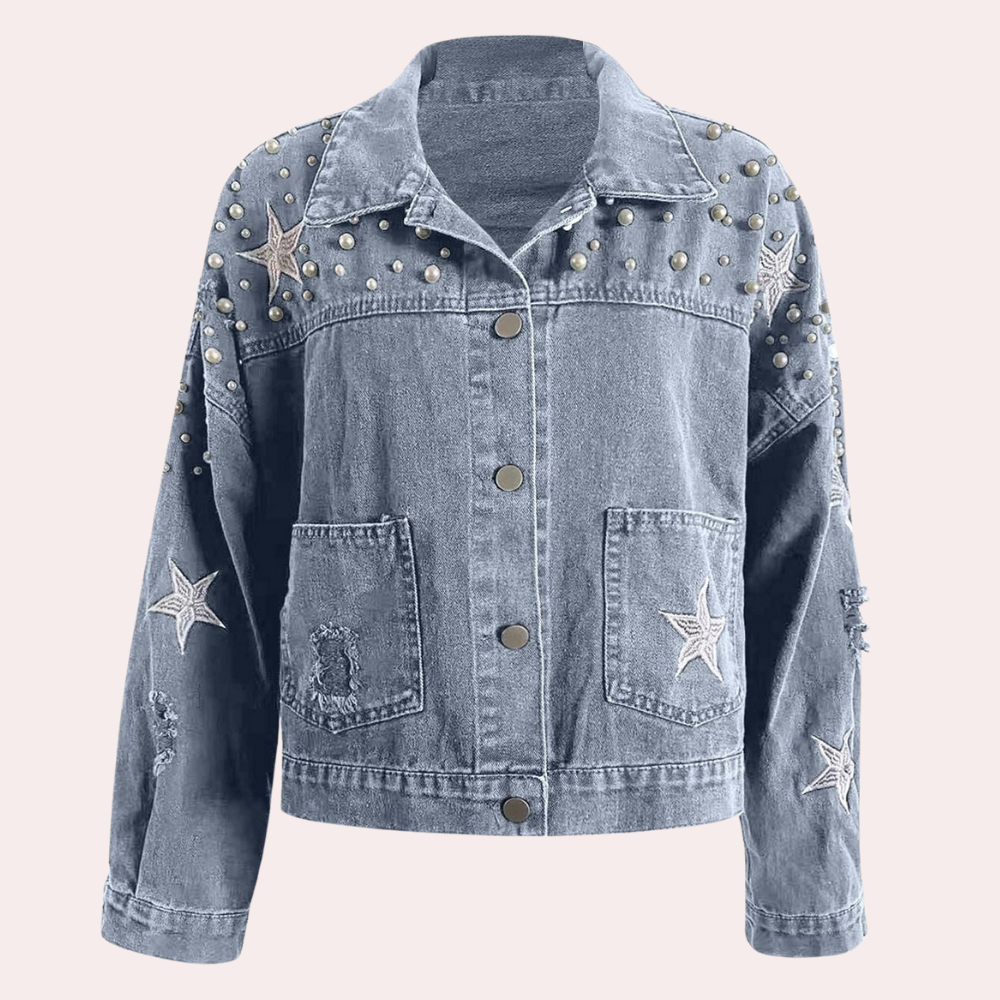 Faye – Tijdloze spijkerjas met pareldetails