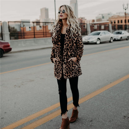 LeopaLuxe™ – Faux Fur Luipaardjas met Urban Attitude