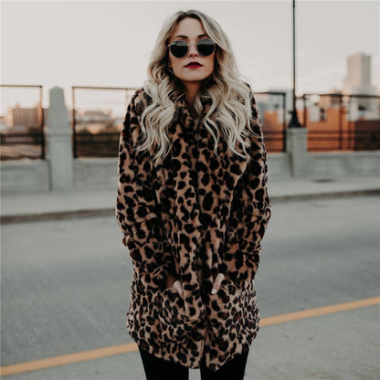LeopaLuxe™ – Faux Fur Luipaardjas met Urban Attitude