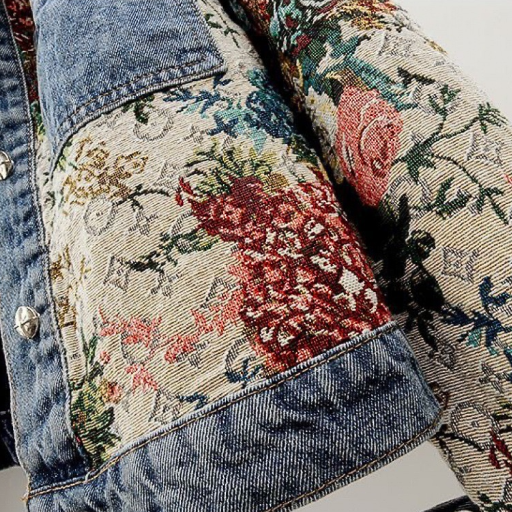 Marilyn
– Spijkerjas met bloemenmotieven